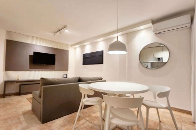 Sarmiento 1610 ( 1 Dormitorio / Cochera Gratis )